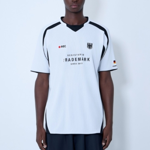 VETEMENTS Trademark Football 트레이드마크 풋볼 티셔츠 화이트 UH76TR500W