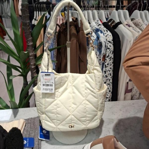 올리비아하슬러 HC42 다이아몬드퀼팅모양숄더백 길이조절가능 베이직한컬러 OHEW S43571480