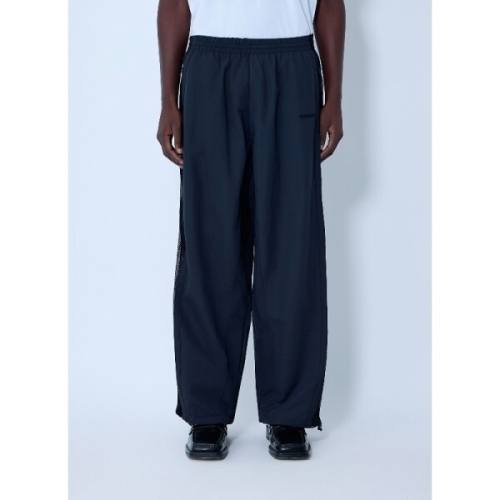 VETEMENTS 로고 모티프 메쉬 패널 트랙 팬츠 UH76GP700B