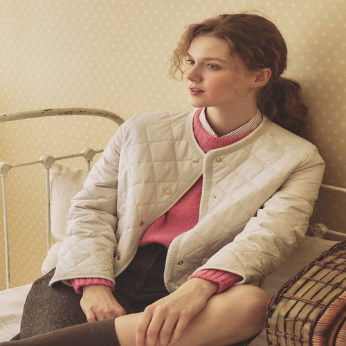 헤지스레이디스 여성 아이보리 라운드넥 숏 퀼팅 점퍼 WSJU4D901IV