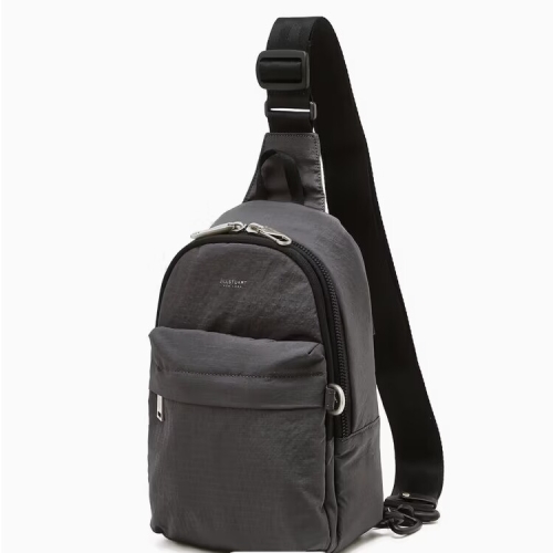 질스튜어트 그레이 로고프린트 나이론 슬링백_JUBA6E242G2