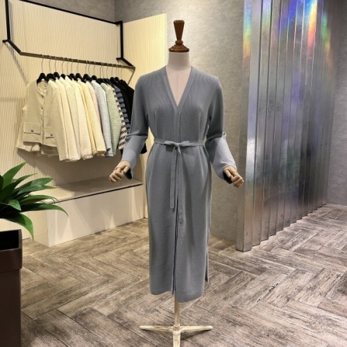 Ab.f.z AOA5HO31G_V넥 단추 니트 롱 원피스