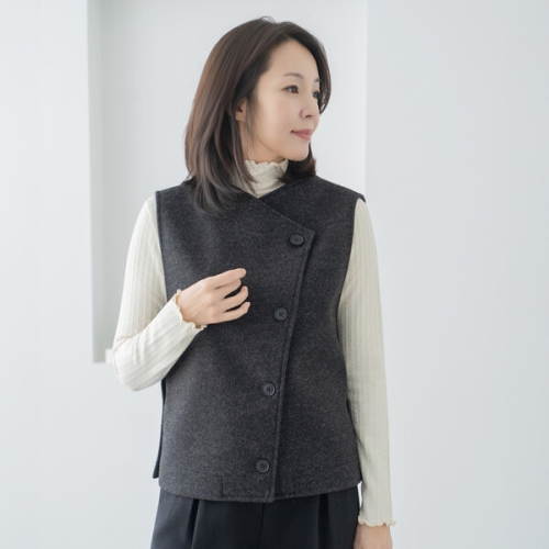 마담4060 엄마옷 사선울버튼 데일리 중년여성 조끼-RVE2601021