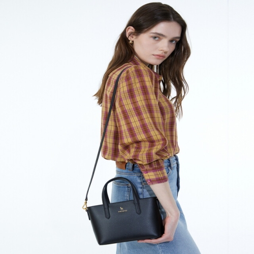 헤지스 ACC 스테디셀러 블랙 로고장식 소가죽 미니토트백 WIWA5E067BK