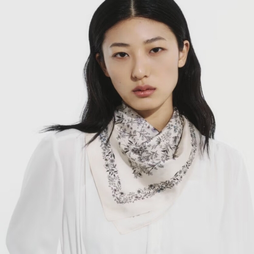 헤지스 여성 아이보리 플라워 사각 실크 스카프 HISC6E371IV