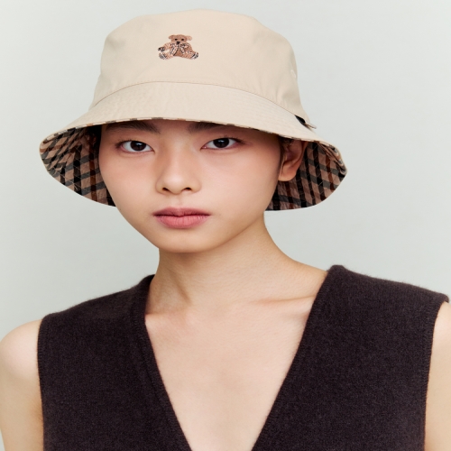 여성 닥스베어 자수장식 체크 리버시블 버킷햇 DCHE6E119I2