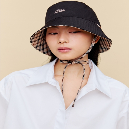 닥스 여성 블랙 로고자수 면 버킷햇 DCHE6E411BK