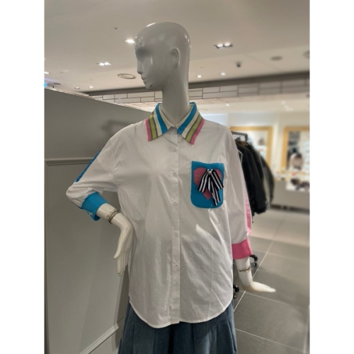 르니앤맥코이 카라배색 리본브로치 주머니 블라우스 MN05BL013HJZ