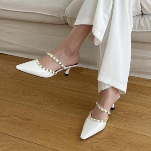 스터드 뾰족코 하이힐 애나멜구두 레드뮬 30316901