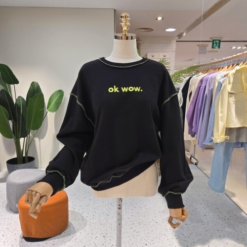 에잇컨셉 아웃 스티치 와우 자수 맨투맨 C24B7FTS036