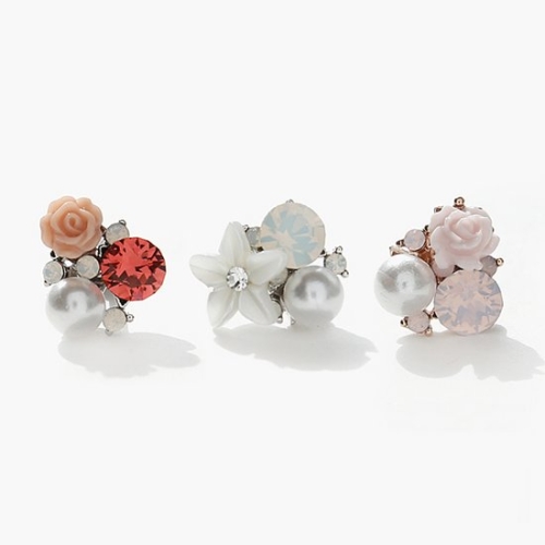 바이데이지 제이로렌 9P00312 봄바람 자개꽃 크리스탈 피어싱