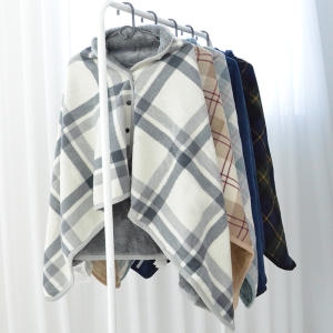 리빙포인트 단추식 극세사 망토 담요