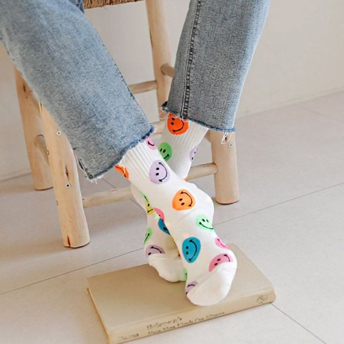 앤와이코튼클럽 네온 스마일패턴 패션양말