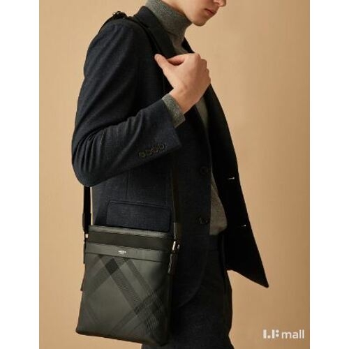 헤지스 블랙 가죽 체크 실버로고 크로스백_HJBA0F172BK