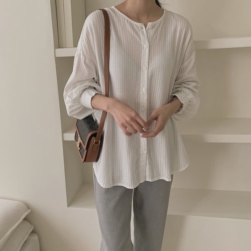 아이우먼 지짐이퍼프블라우스 UNB112M009 빅사이즈 사이즈에서 자유로운 그녀~