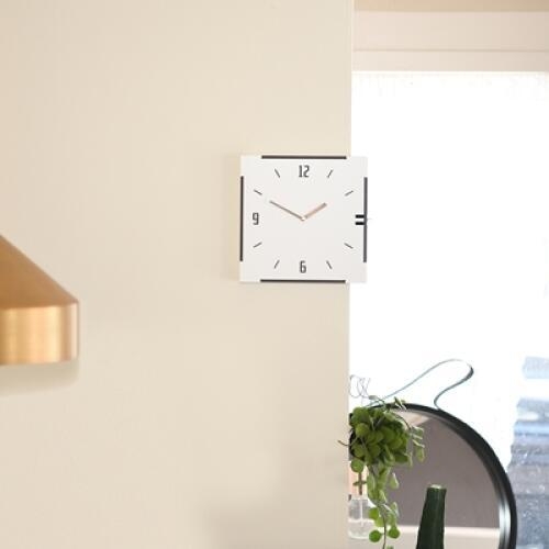 아트박스  타임데코 모서리 기둥 양면에서 시간확인이 가능한 화이트 코너벽시계