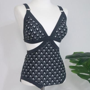 아이니쥬 라라리빠 에스닉 옆트임 원피스수영복 모두를 위한 맞춤형 놀이터 아이니쥬