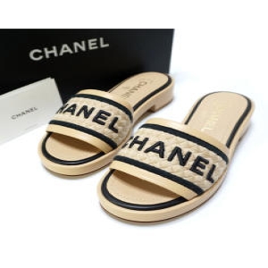 샤넬 로고 슬리퍼 뮬 자수 레터링 (블랙)